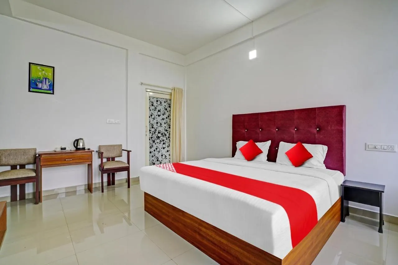 Oyo Flagship 81260 Star Lights Hotel Munnar