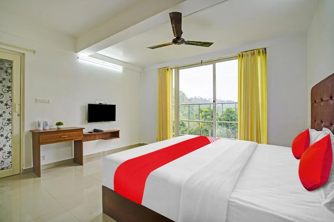Oyo Flagship 81260 Star Lights Hotel Munnar