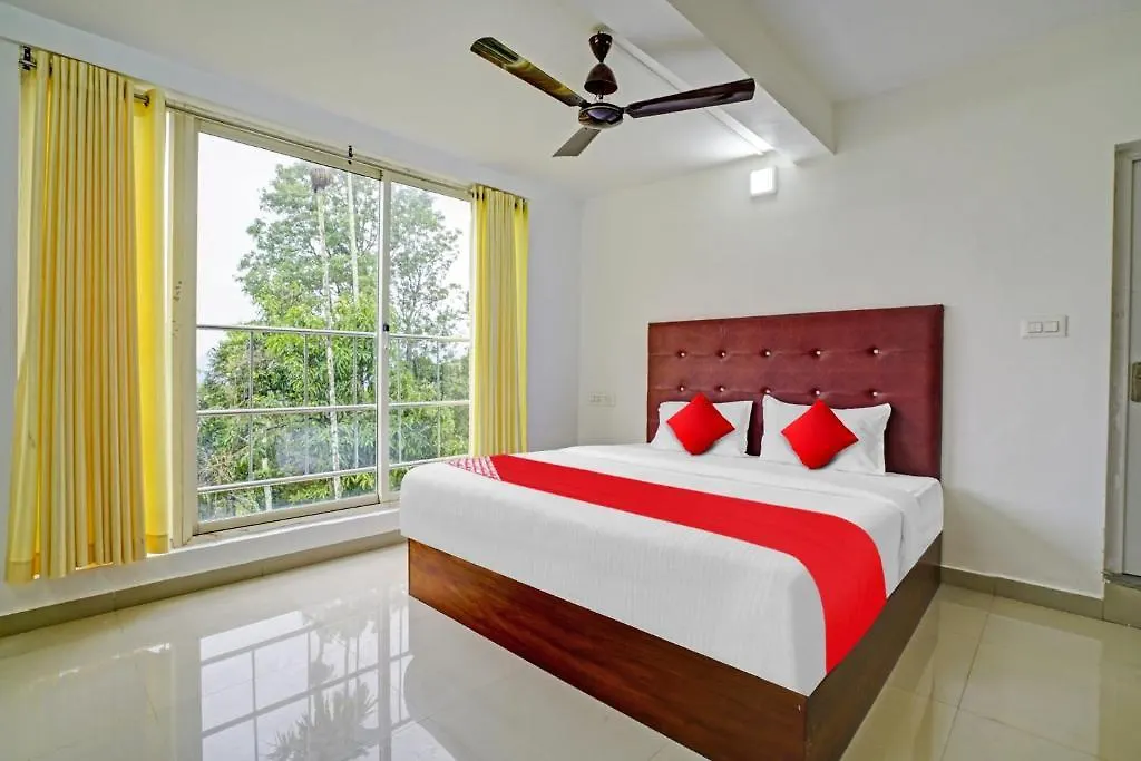 Oyo Flagship 81260 Star Lights Hotel Munnar