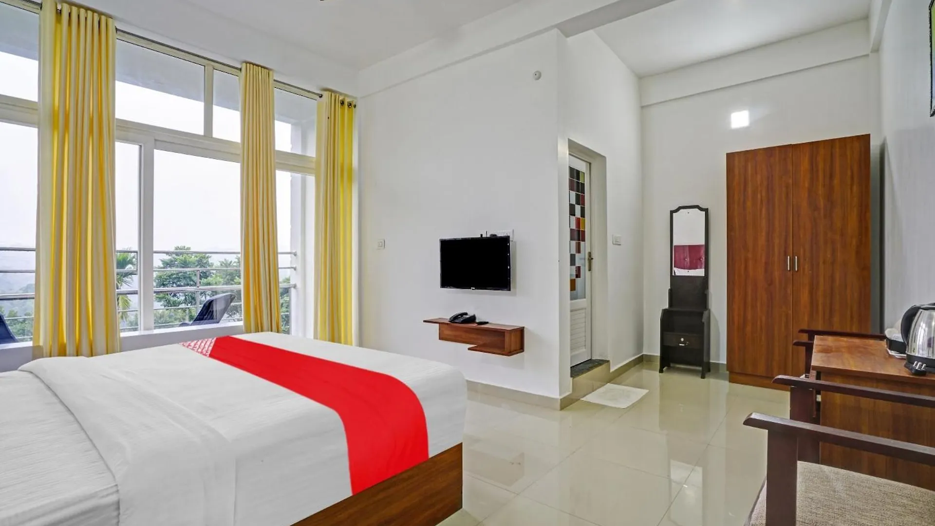 Oyo Flagship 81260 Star Lights Hotel Munnar